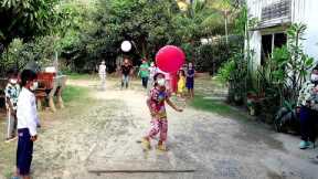 Head sends balloon competition game - Fun outdoor game