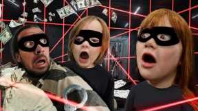 BABY ROBBER FAMiLY!! Adley & Niko steal money from the Brookhaven Bank & Adopt a pet family with Dad